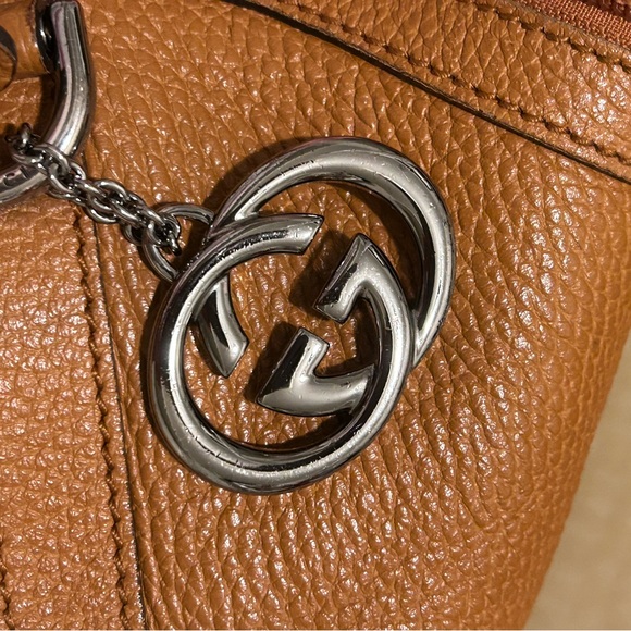 Gucci GG Charm Hobo Camel Pebbled Leather Shoulder Bag - Picture 15 of 16